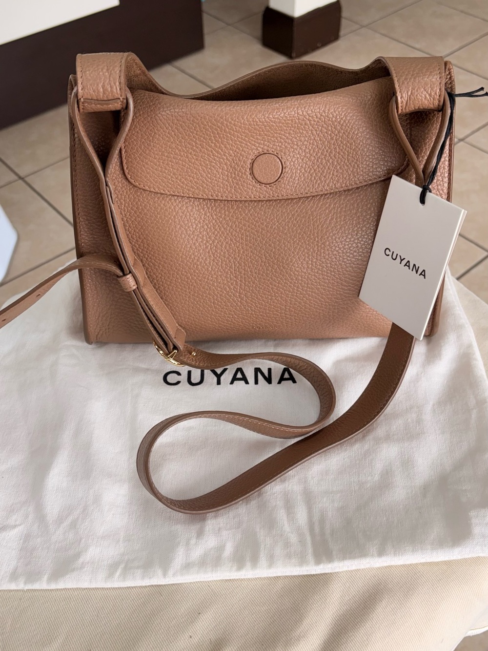 Cuyana Pebbled Leather Shoulder Bag Cappuccino